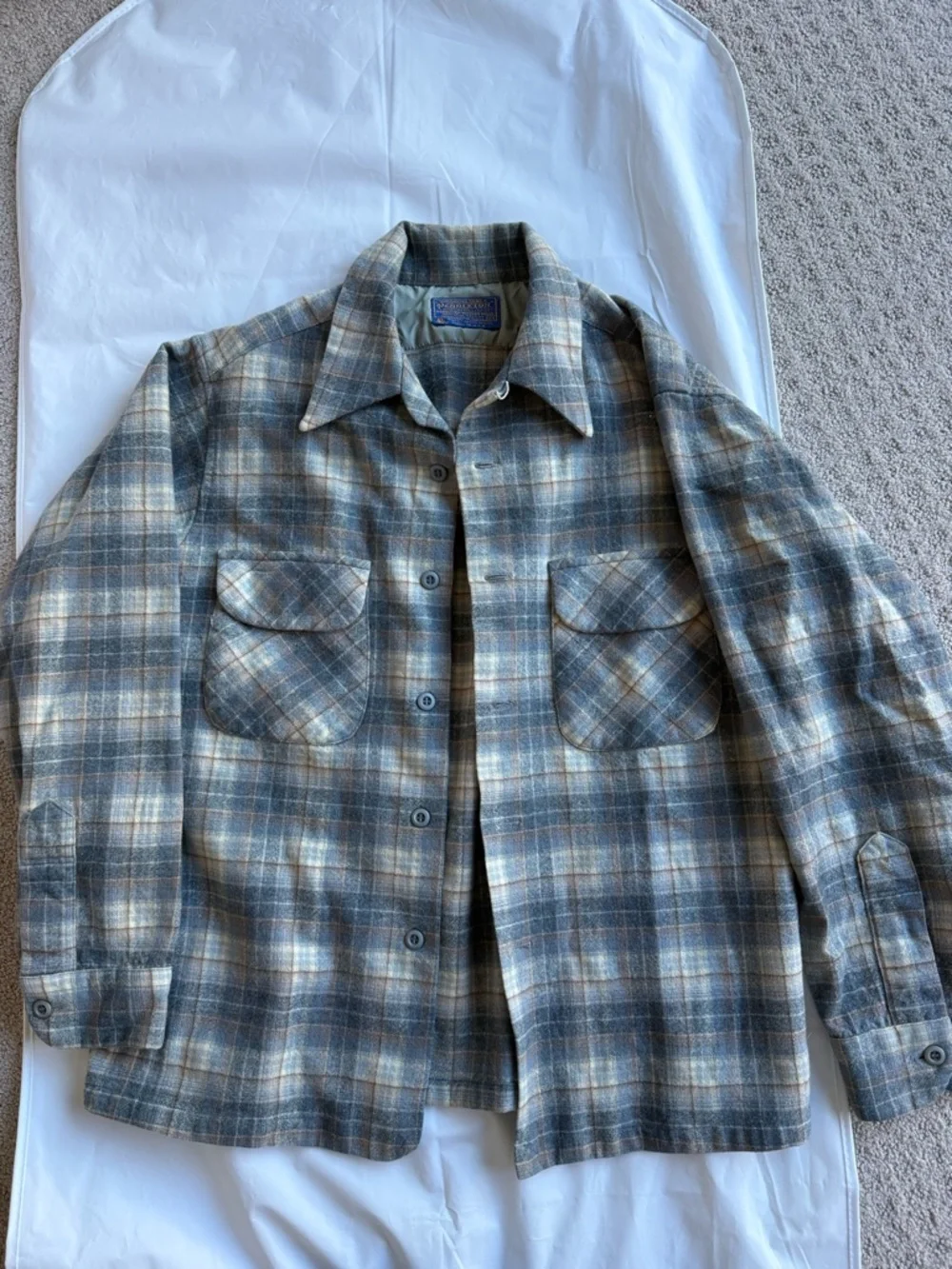Vintage Pendleton men’s virgin wool shirt. Size Medium  1950s vintage